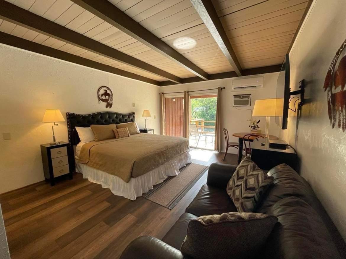 Riverfront Lodging Shady Cove ภายนอก รูปภาพ